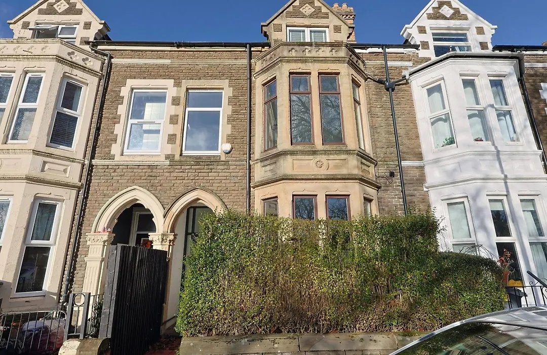 Central Cardiff Victorian Town House Free Parking-1